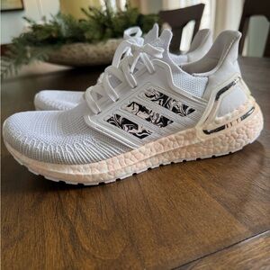 Adidas UltraBoost 20 "Glam Pack"
Running Shoes Women's Size 7
White Pink likenew